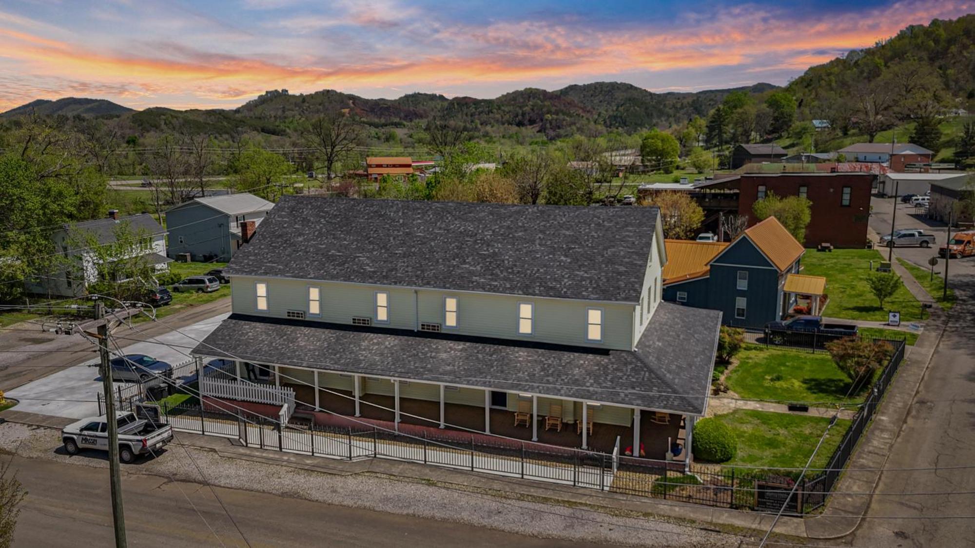 The Tellico Plains Inn And Event Venue Eksteriør bilde